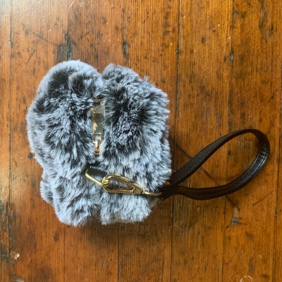 FREE PEOPLE - Floofy Faux Fur Wristlet / Clutch - Picture 2 of 3